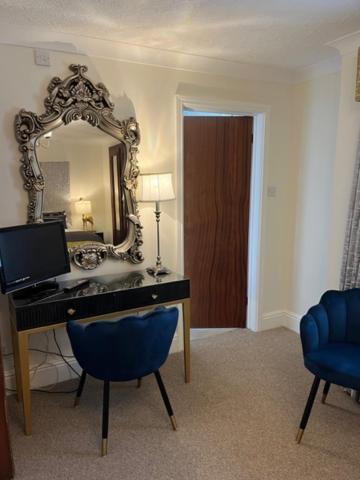 The Masons Arms Hotel Bridgend  Bagian luar foto