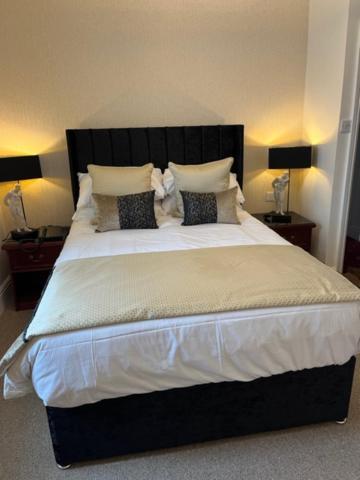 The Masons Arms Hotel Bridgend  Bagian luar foto