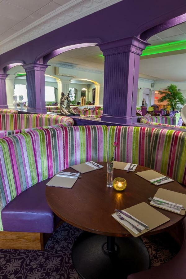 The Masons Arms Hotel Bridgend  Bagian luar foto