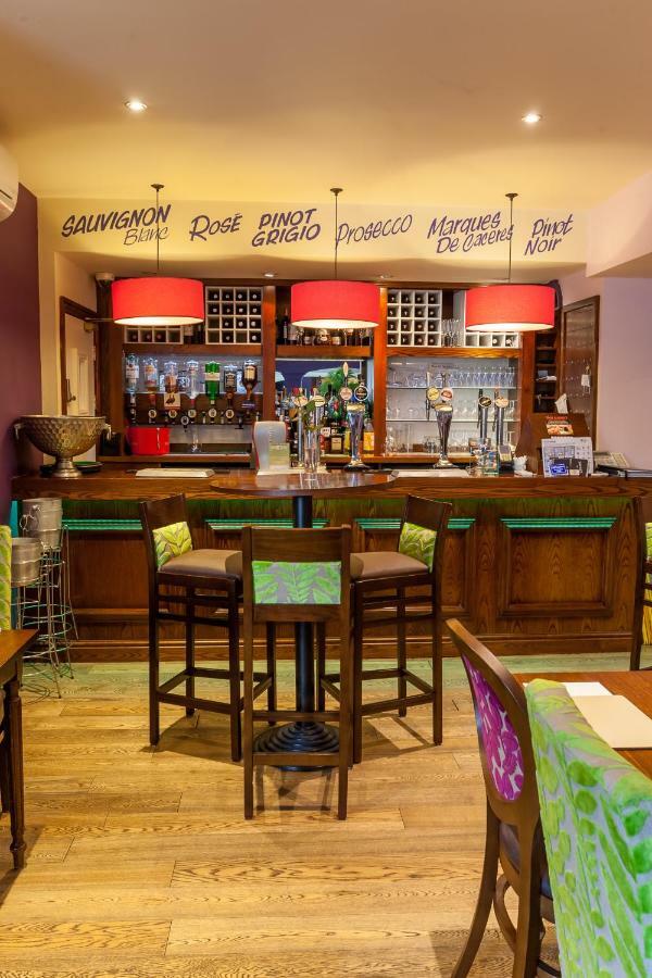 The Masons Arms Hotel Bridgend  Bagian luar foto